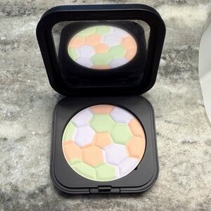 Laura Geller filter finish radiant setting powder universal